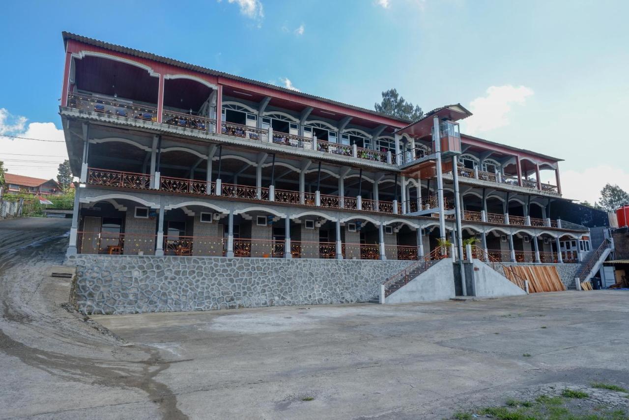 Urbanview Mountain Palace Kopeng Hotel 2*
