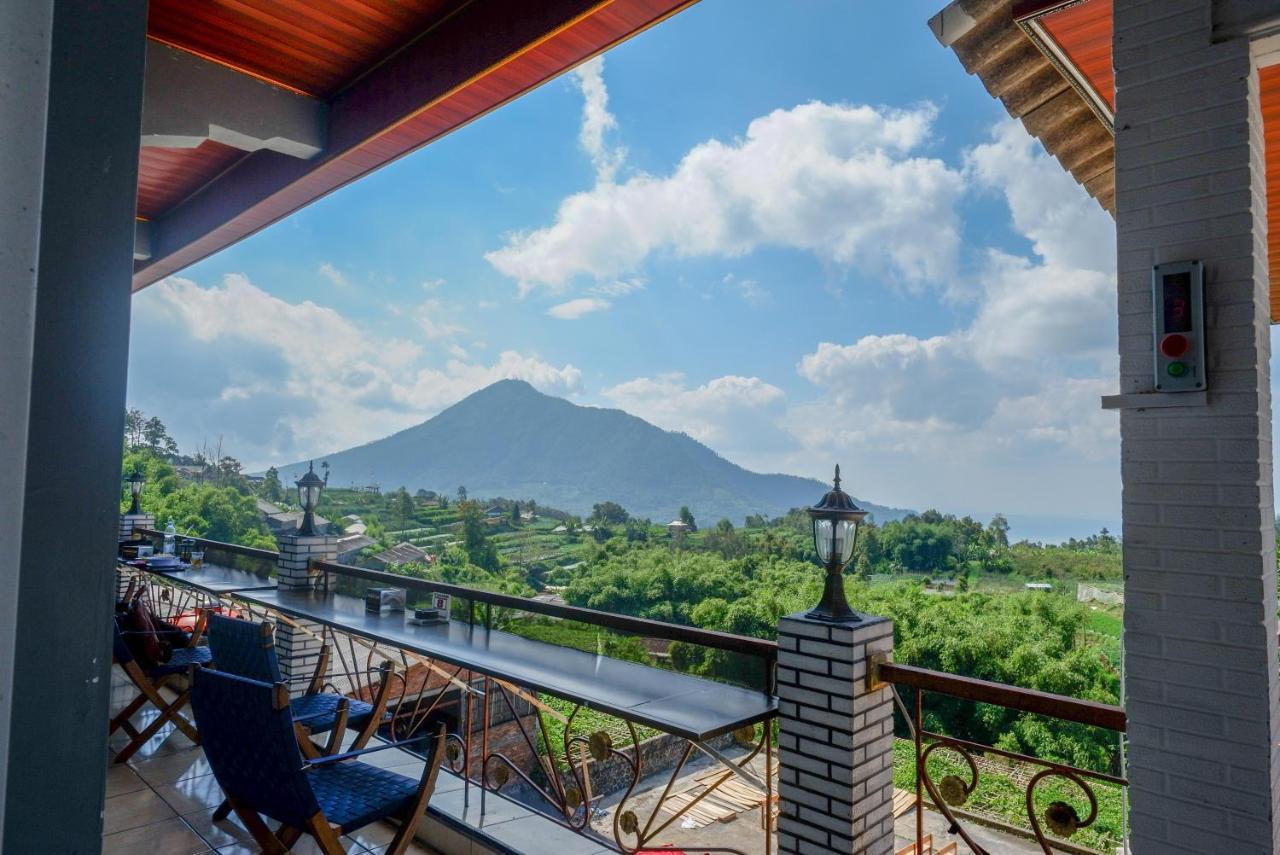 Urbanview Mountain Palace Kopeng Hotel 2*