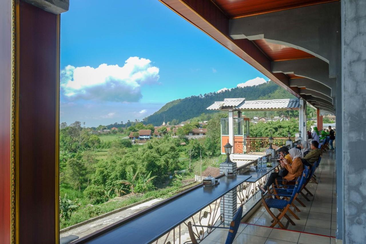 Hotel Urbanview Mountain Palace Kopeng 2*