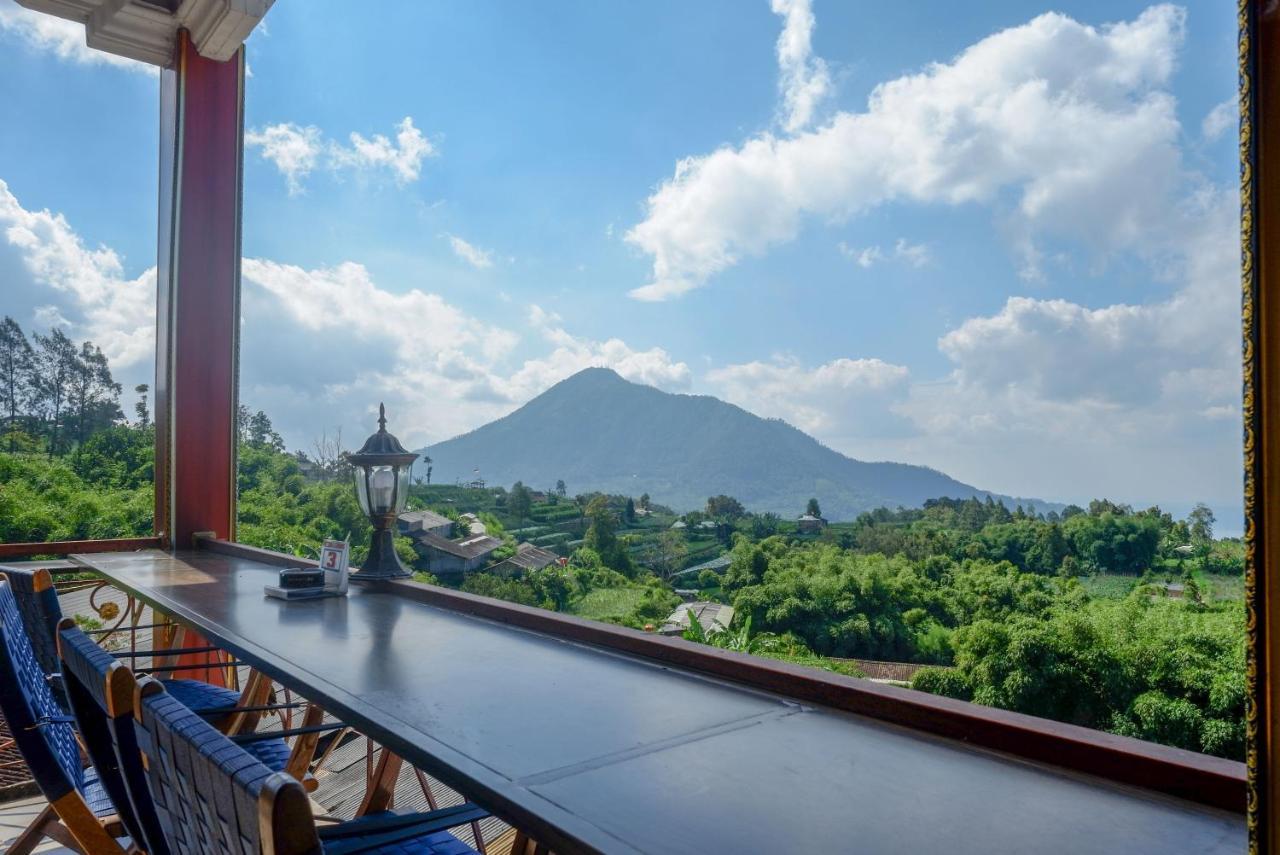 Hotel Urbanview Mountain Palace Kopeng Salatiga